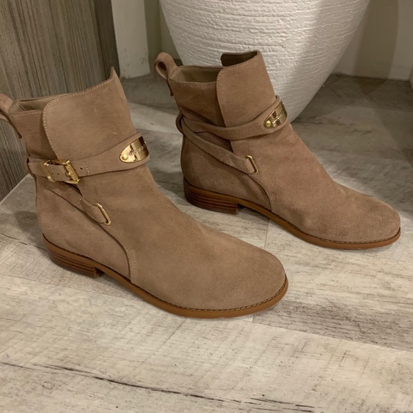 Michael Kors Arley Ankle Boot - Picture 4 of 7